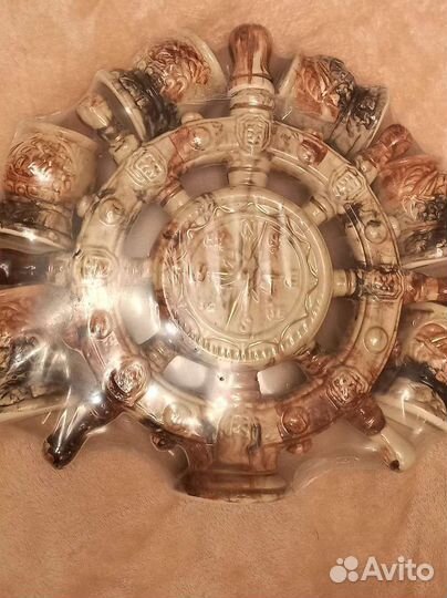 Набор декоративной посуды в виде штурвала и рюмок