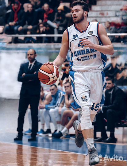 Тренер по баскетболу