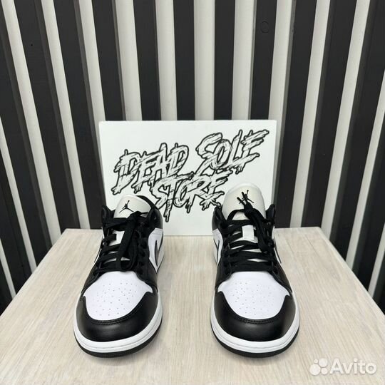 Air Jordan 1 Low 'Panda' (2023) 10.5 US (12 W)