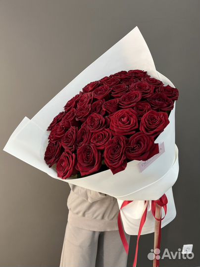 35 красных роз