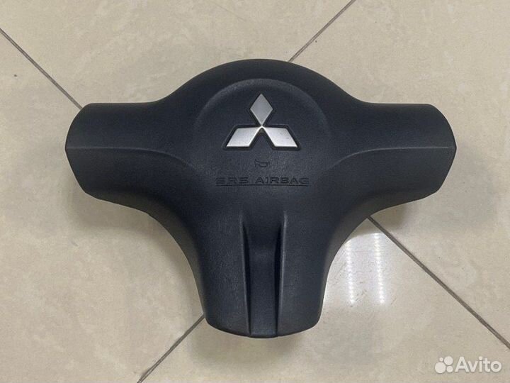 Подушка безопасности водителя Mitsubishi Colt Z34A