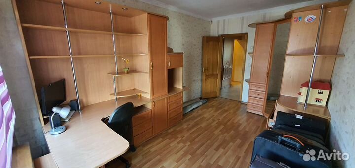 Уголок школьника стол со шкафчиками