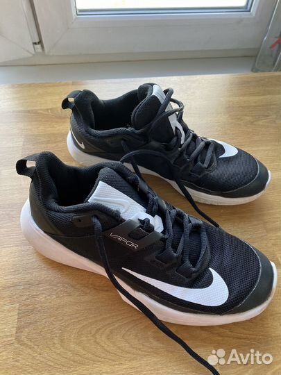 Теннисные кроссовки nike