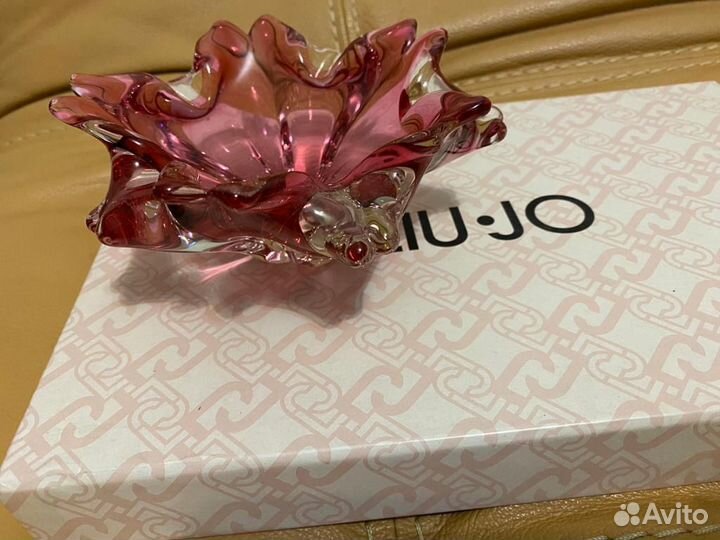 Вазы из цветного стекла