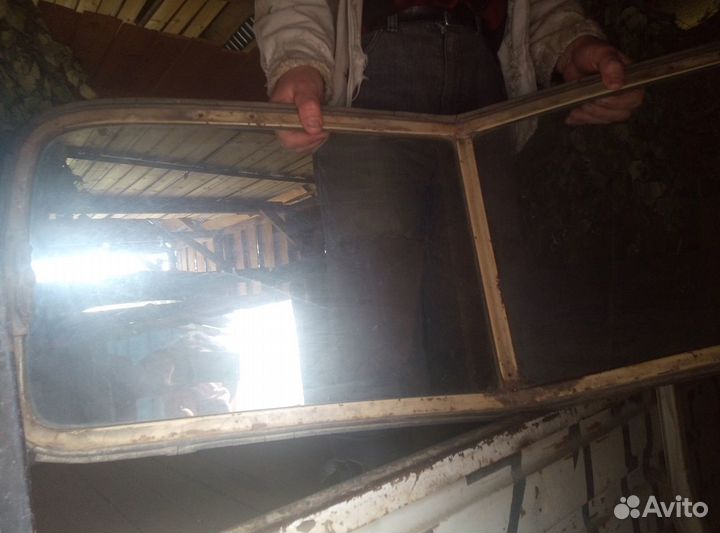 Ветровое стекло в сборе