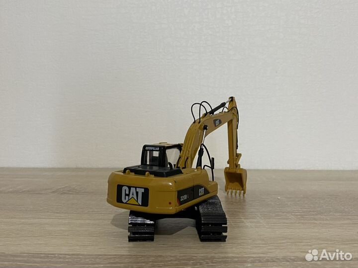 Масштабная модель экскаватора CAT 320D L 1:50