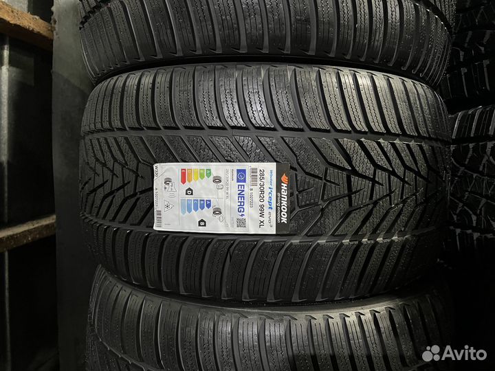 Hankook Winter I'Cept Evo 3 W330 275/35 R19 и 285/30 R20 101V