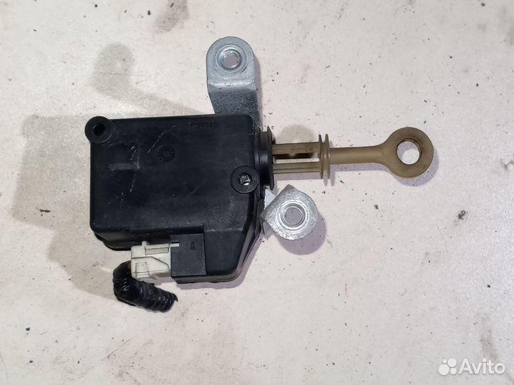 Активатор замка багажника на Пежо 107 2007г