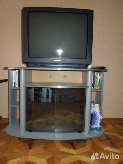 Телевизор Panasonic с тумбочкой