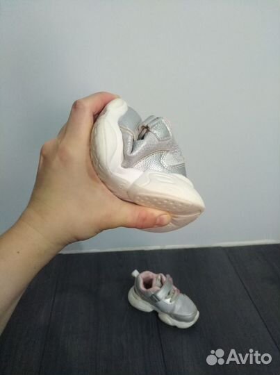 Кроссовки для девочки