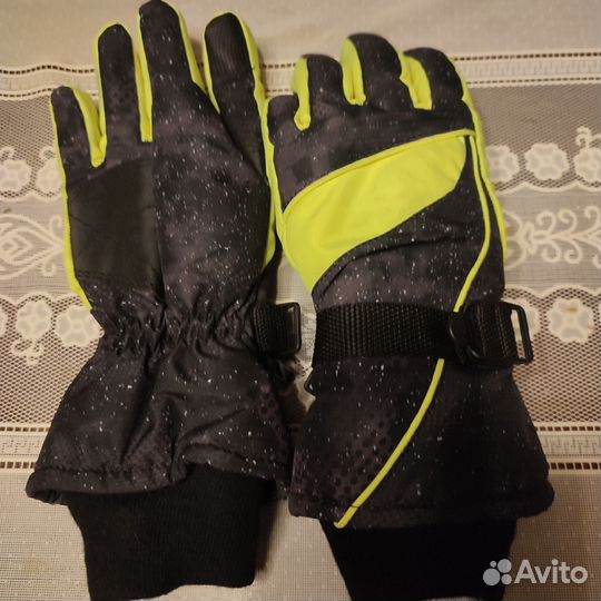 Горнолыжные перчатки