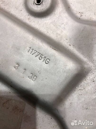 Щит стеклоподъёмника задний левый Skoda Octavia A5