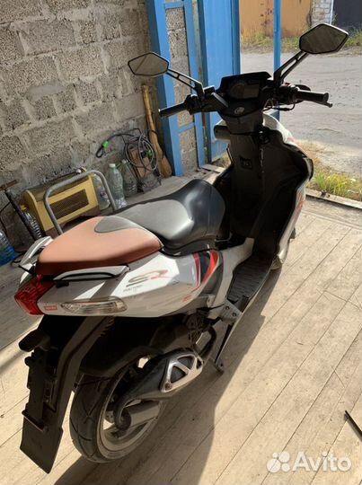 Aprilia SR 50 R 2009гв