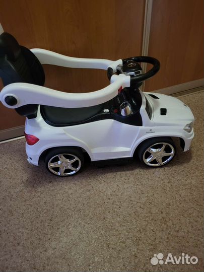 Машинка каталка толокар с ручкой