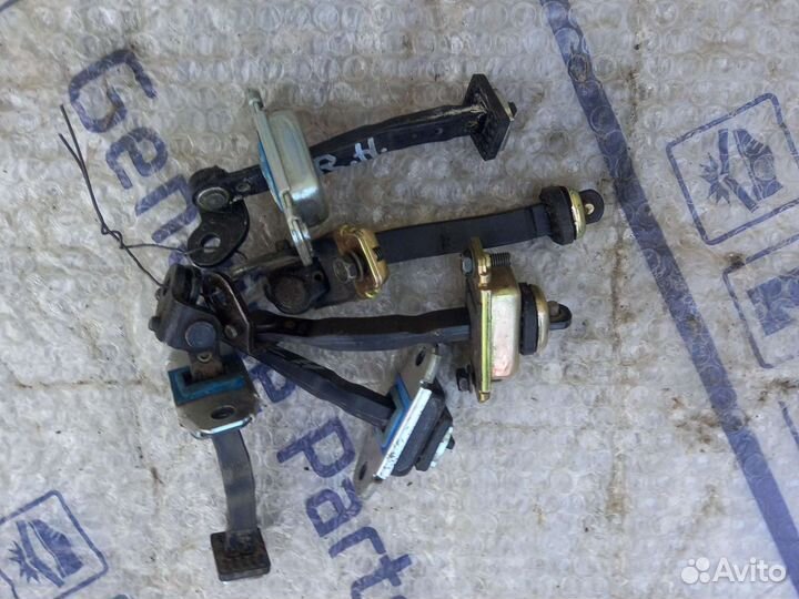 Киа рио 2- ограничители дверей