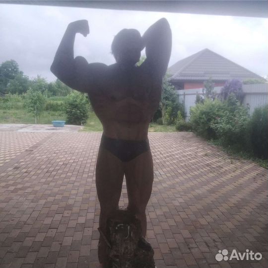 Статуя,скульптура спортсмена