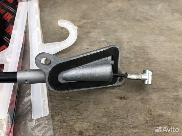 Трос ручника правый Nissan Almera