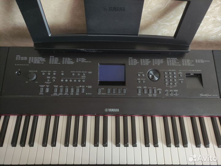 Цифровое пианино (синтезатор) Yamaha DGX-660