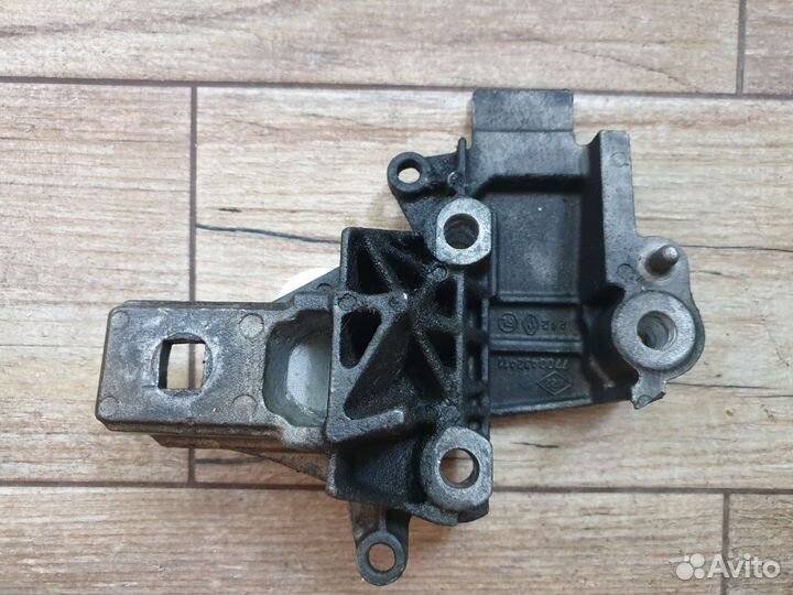 Renault Kangoo Рено Канго.Крепление верх.подушки