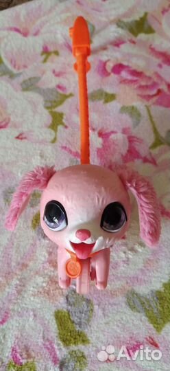 Собака на поводке FurReal