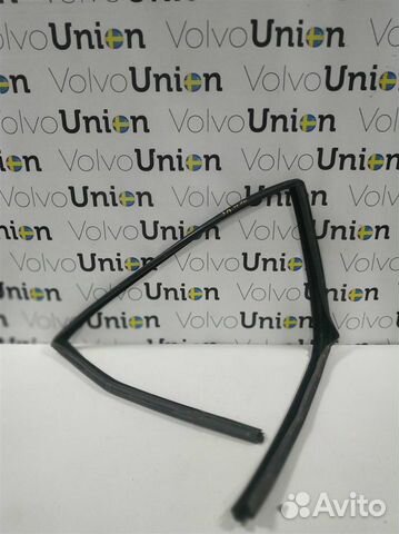 Уплотнитель стекла заднего правого Volvo XC70 II