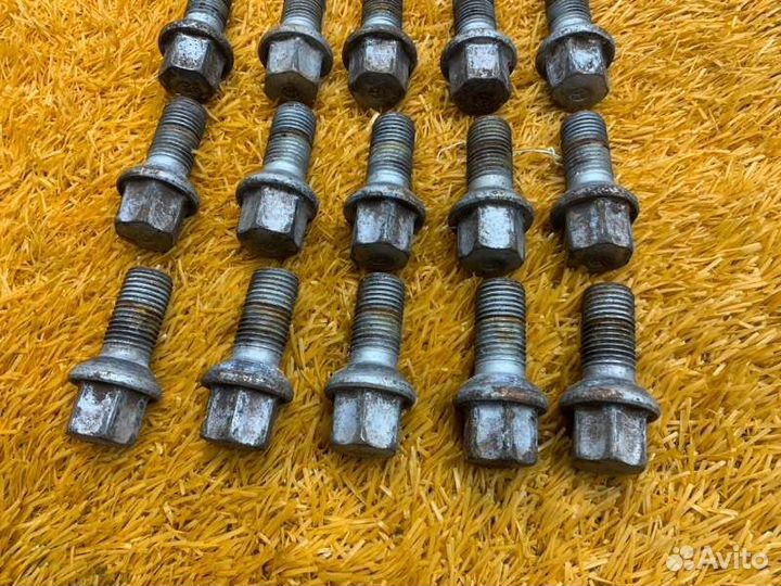 Болт колесный Mercedes-Benz C-Class W204 271.820