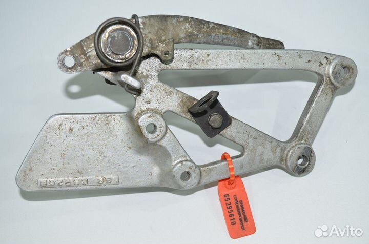 Крепление подножки водителя правое Honda CBR250R M