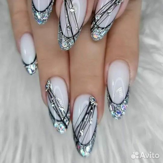 Модель на наращивание ногтей