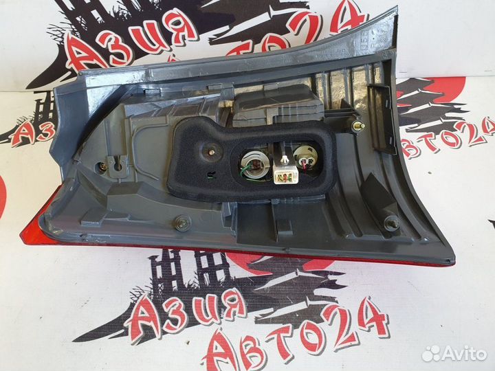 Фонарь стоп-сигнала Toyota Wish ZNE10G 1ZZ-FE 2005