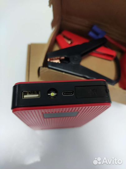 Пусковое устройство бустер 8000мАч 800А