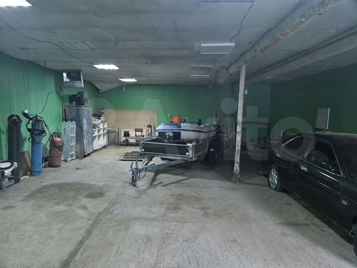 Гараж, > 30 м²