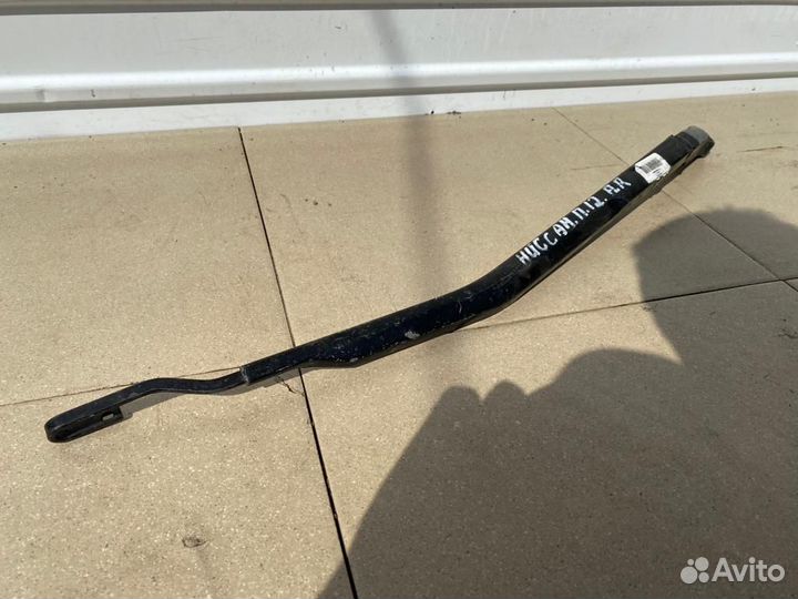 Поводок дворника правый Nissan Primera P12