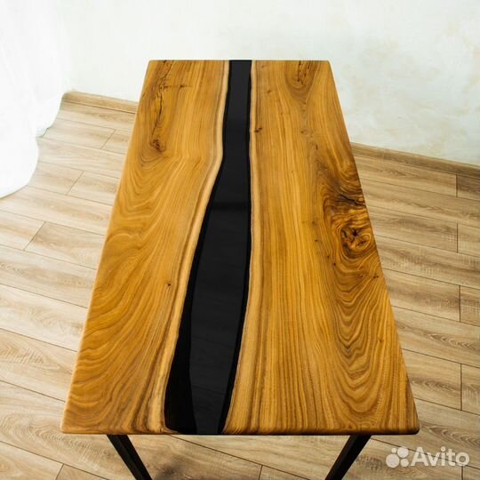 Стол из слэба с черной смолой