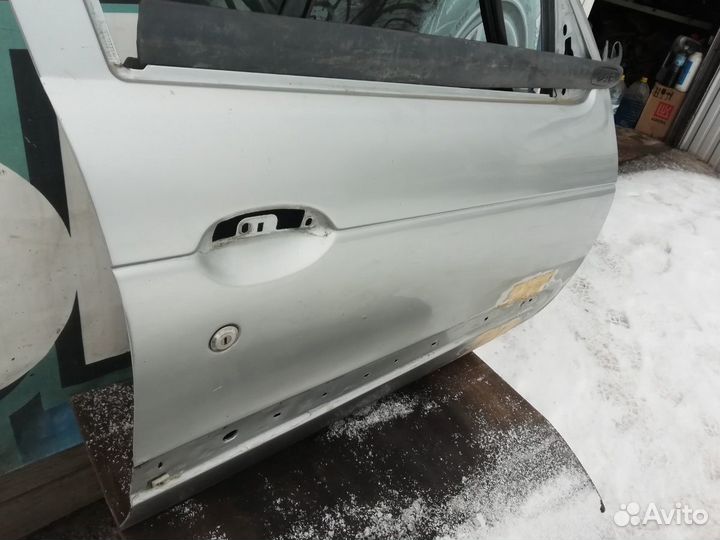 Дверь передняя правая рено меган1 1996-2002 г. в
