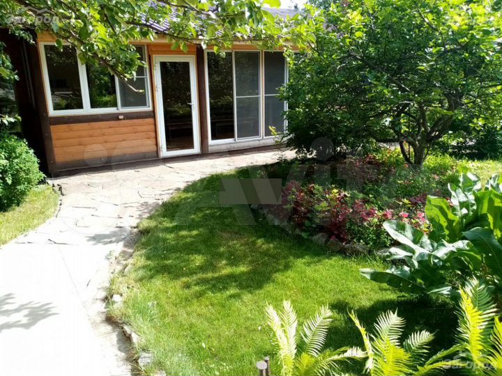 Коттедж 300 м² на участке 15 сот.