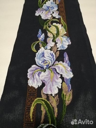 Панно вышитая картина вышивка Ирисы