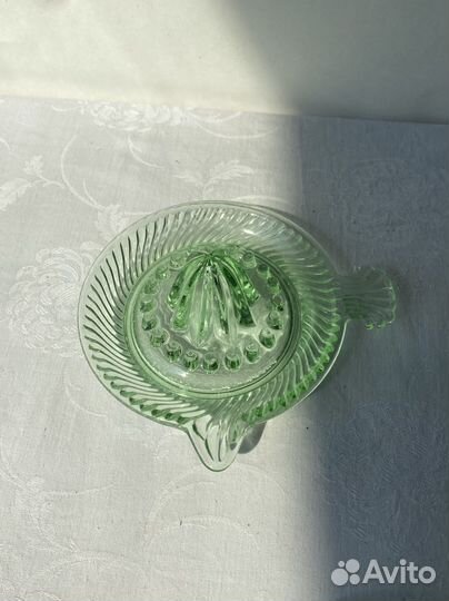 Винтажная стеклянная ручная соковыжималка