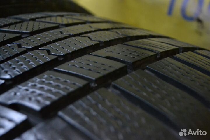 Kumho WinterCraft KW27 275/35 R19