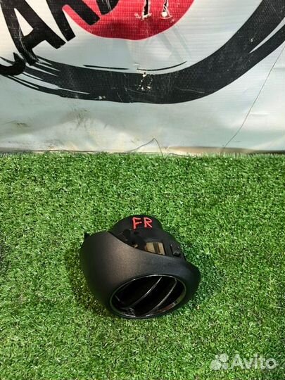 Дуйка (хром) передняя правая Honda Fit Shuttle GP2