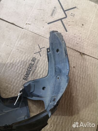 Подкрылок Nissan Serena GFC27 передний правый