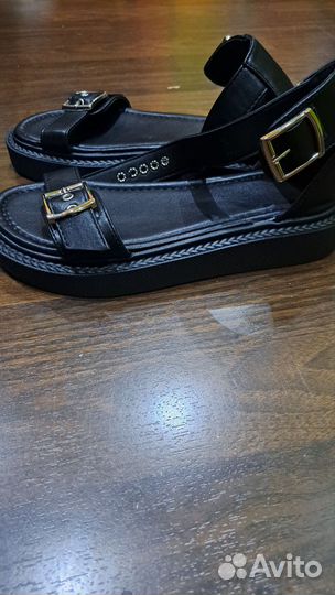 Босоножки женские 39 размер новые