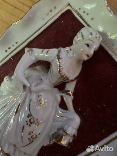 Парные барельефы, фаянс