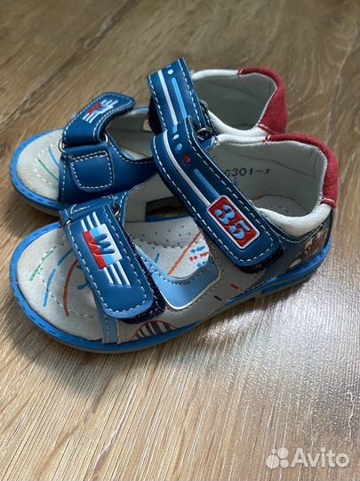 Сандалии и кроссовки на мальчика 21 размер