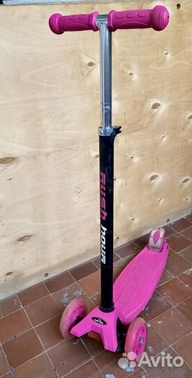 Отдам бесплатно детский самокат