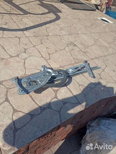 Стеклоподъемник перед. Правый от Рено Меган 3