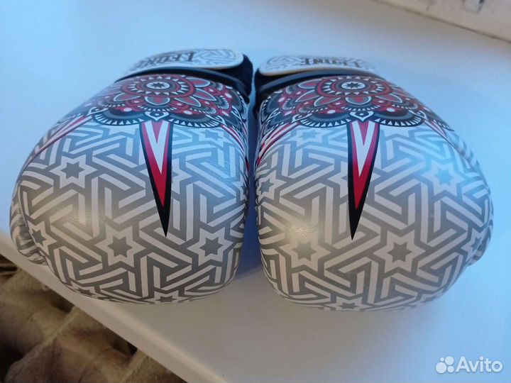 Боксерские перчатки 10 oz