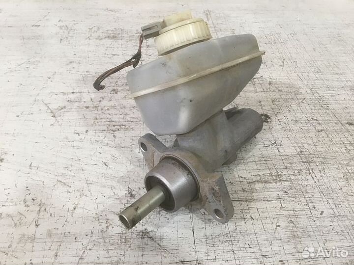 Главный тормозной цилиндр Opel Vectra B X16XEL