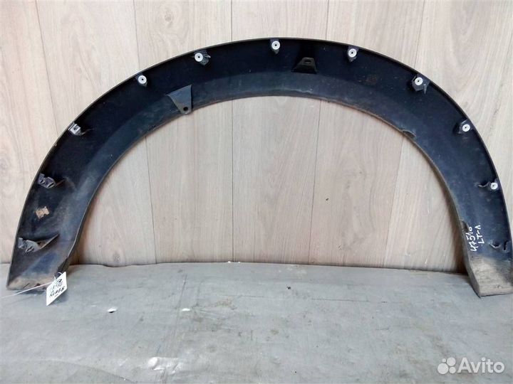Накладка переднего крыла правого от Land Rover Di