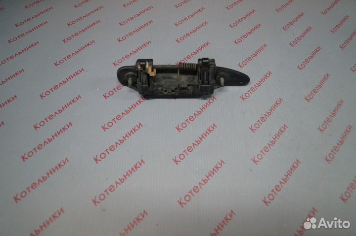 Nissan 80607-9F200 Ручка левая