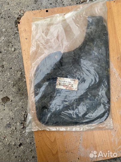 Передние брозговики Toyota Hilux. Оригинал L и P